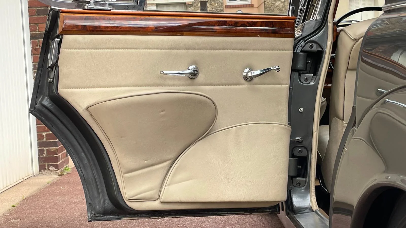 Image pour voiture 33