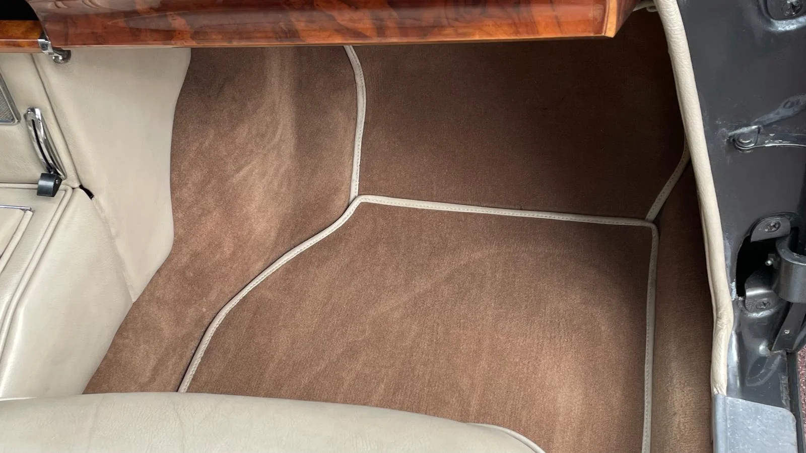 Image pour voiture 33